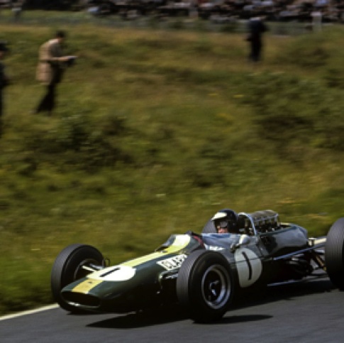Circuit du Nurburgring avec la Lotus 33
